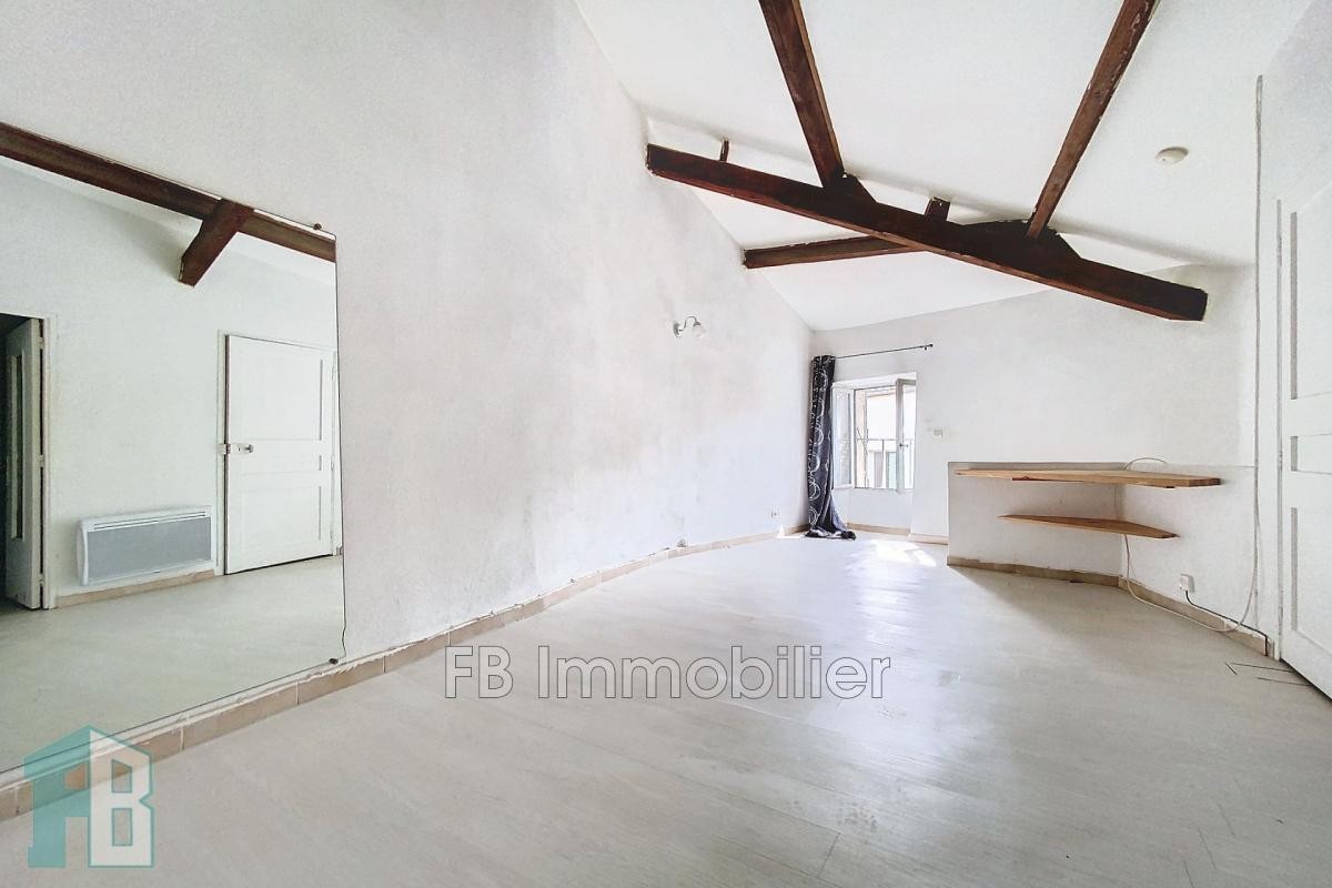 Location Appartement à Grans 2 pièces