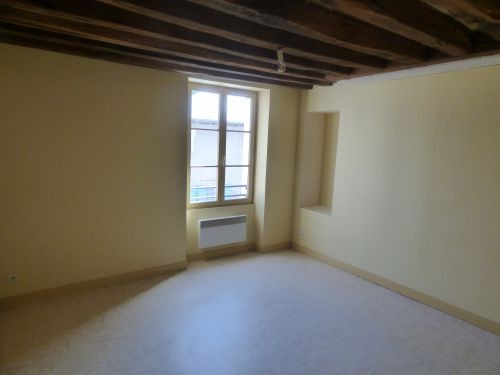 Location Appartement à Ivoy-le-Pré 3 pièces