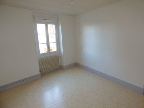 Location Appartement à Ivoy-le-Pré 4 pièces