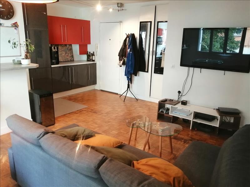 Location Appartement à Paris Buttes-Chaumont 19e arrondissement 2 pièces