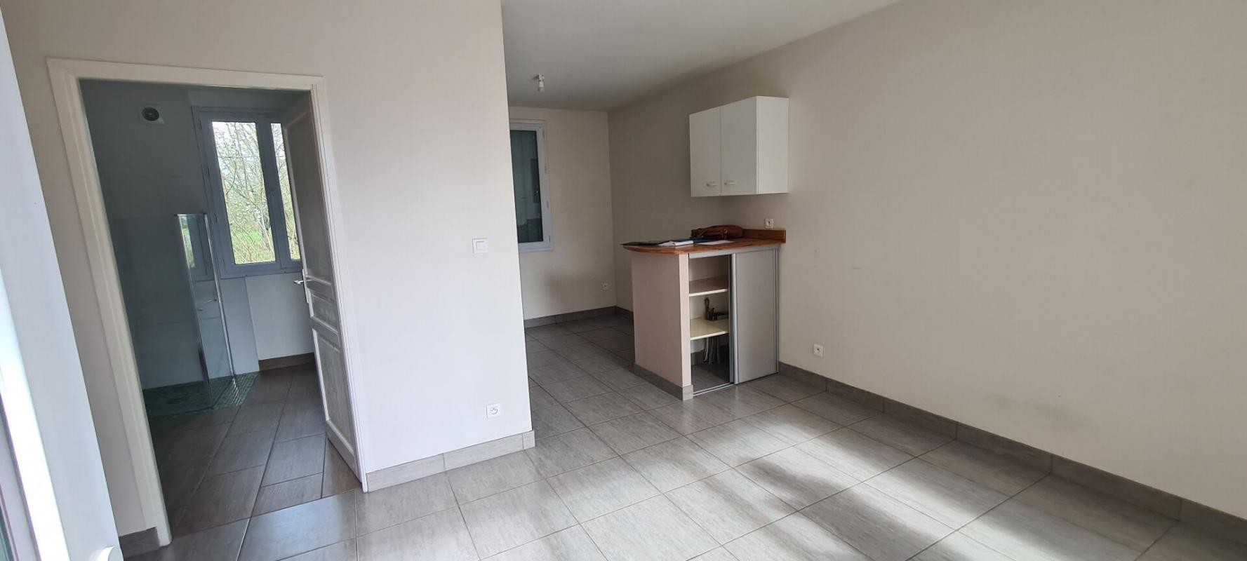 Location Appartement à Bézouotte 1 pièce