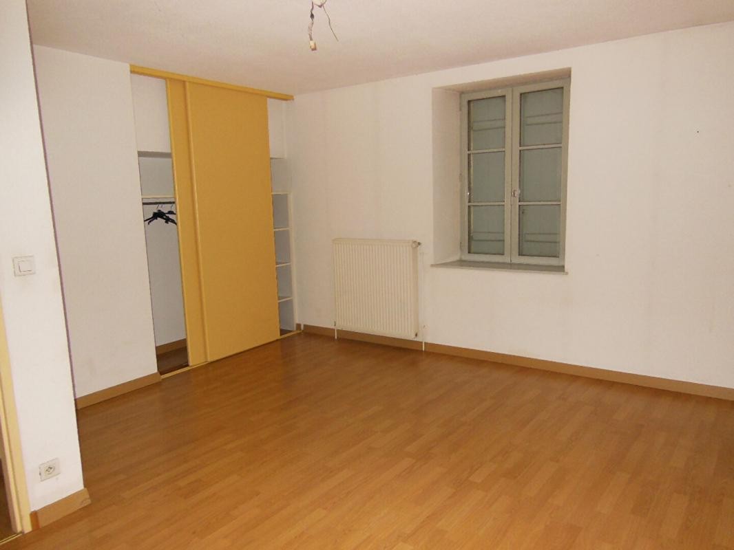 Location Appartement à Beaujeu-Saint-Vallier-Pierrejux-et-Quitteur 4 pièces