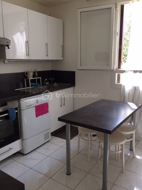 Vente Appartement à Paris Buttes-Chaumont 19e arrondissement 4 pièces