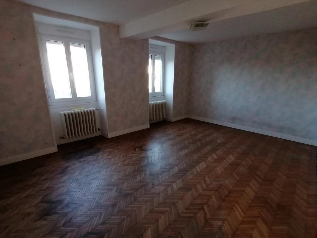 Vente Appartement à Saint-Priest-la-Feuille 5 pièces