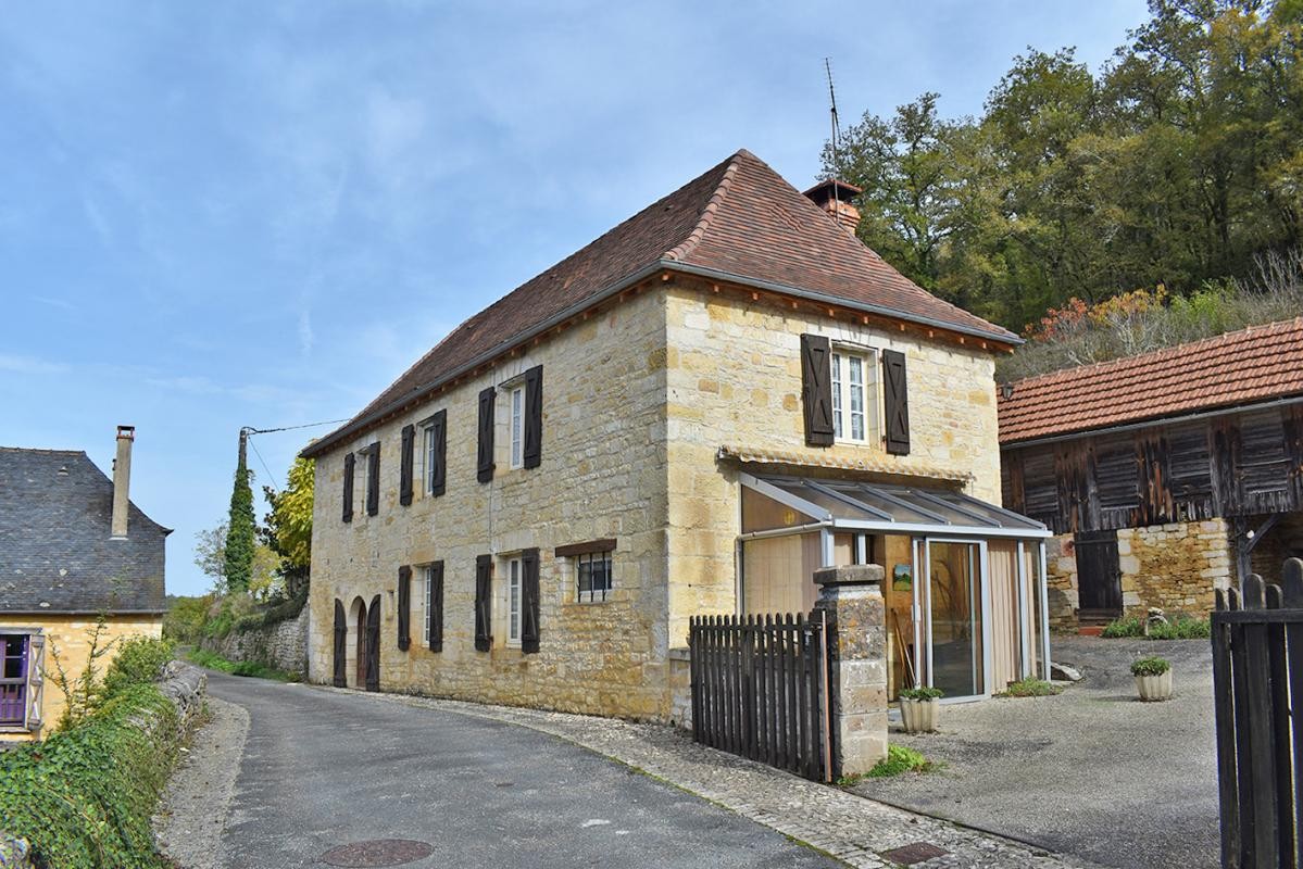 Vente Maison à Saint-Amand-de-Coly 6 pièces