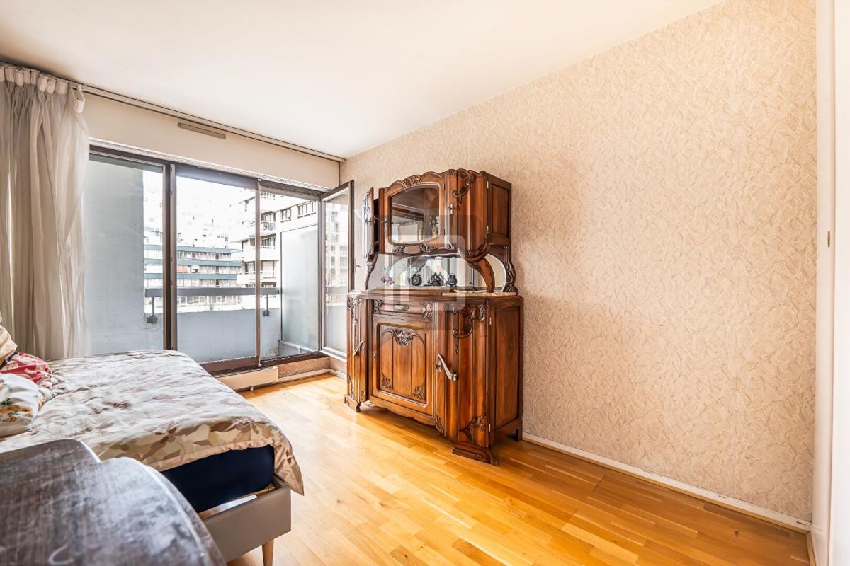 Vente Appartement à Paris Buttes-Chaumont 19e arrondissement 4 pièces