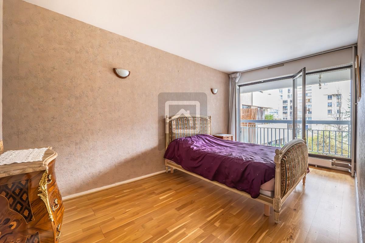 Vente Appartement à Paris Buttes-Chaumont 19e arrondissement 4 pièces