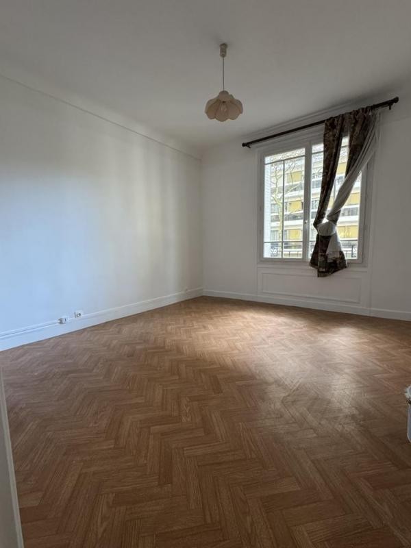 Location Appartement à Paris Buttes-Chaumont 19e arrondissement 2 pièces