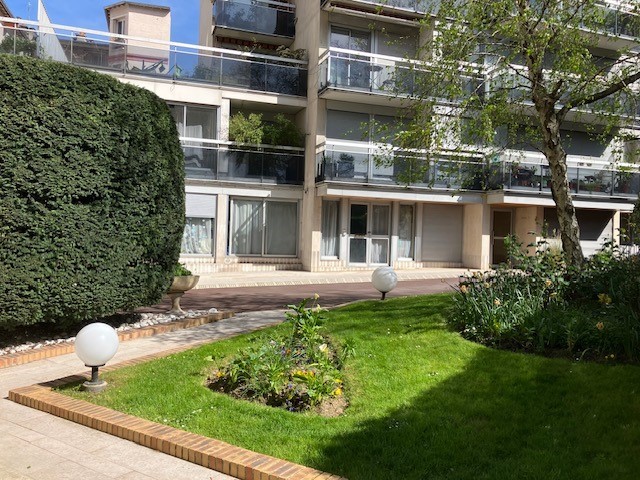 Location Appartement à Paris Buttes-Chaumont 19e arrondissement 1 pièce