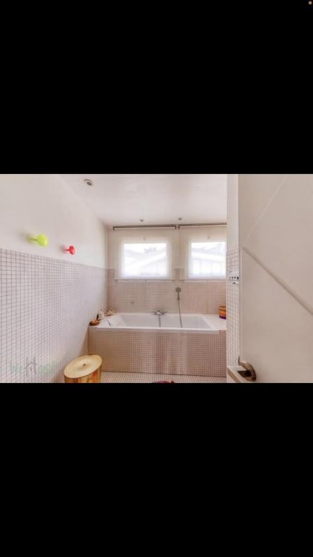 Location Appartement à Paris Butte-Montmartre 18e arrondissement 5 pièces