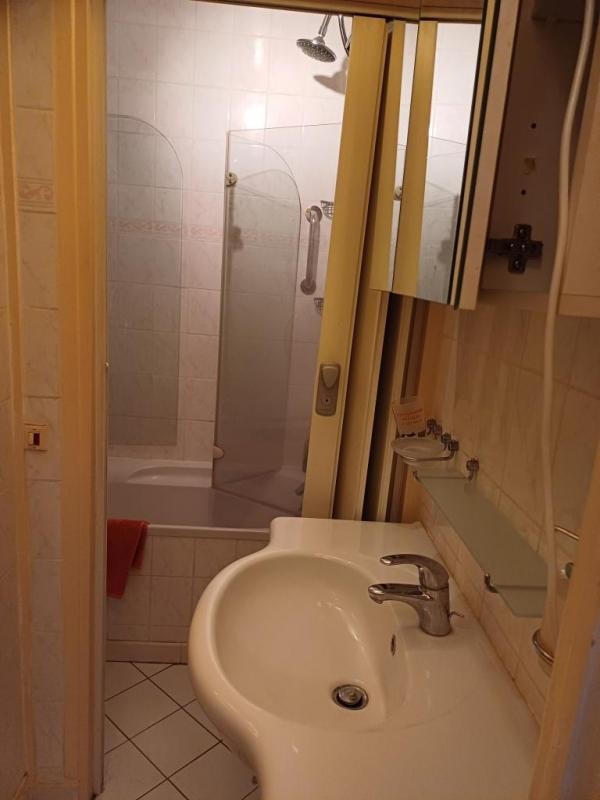 Location Appartement à Paris Entrepôt 10e arrondissement 2 pièces