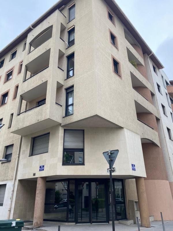 Location Garage / Parking à Lyon 3e arrondissement 1 pièce