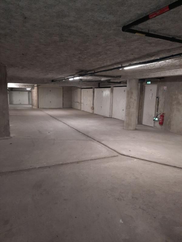 Location Garage / Parking à Lyon 3e arrondissement 0 pièce