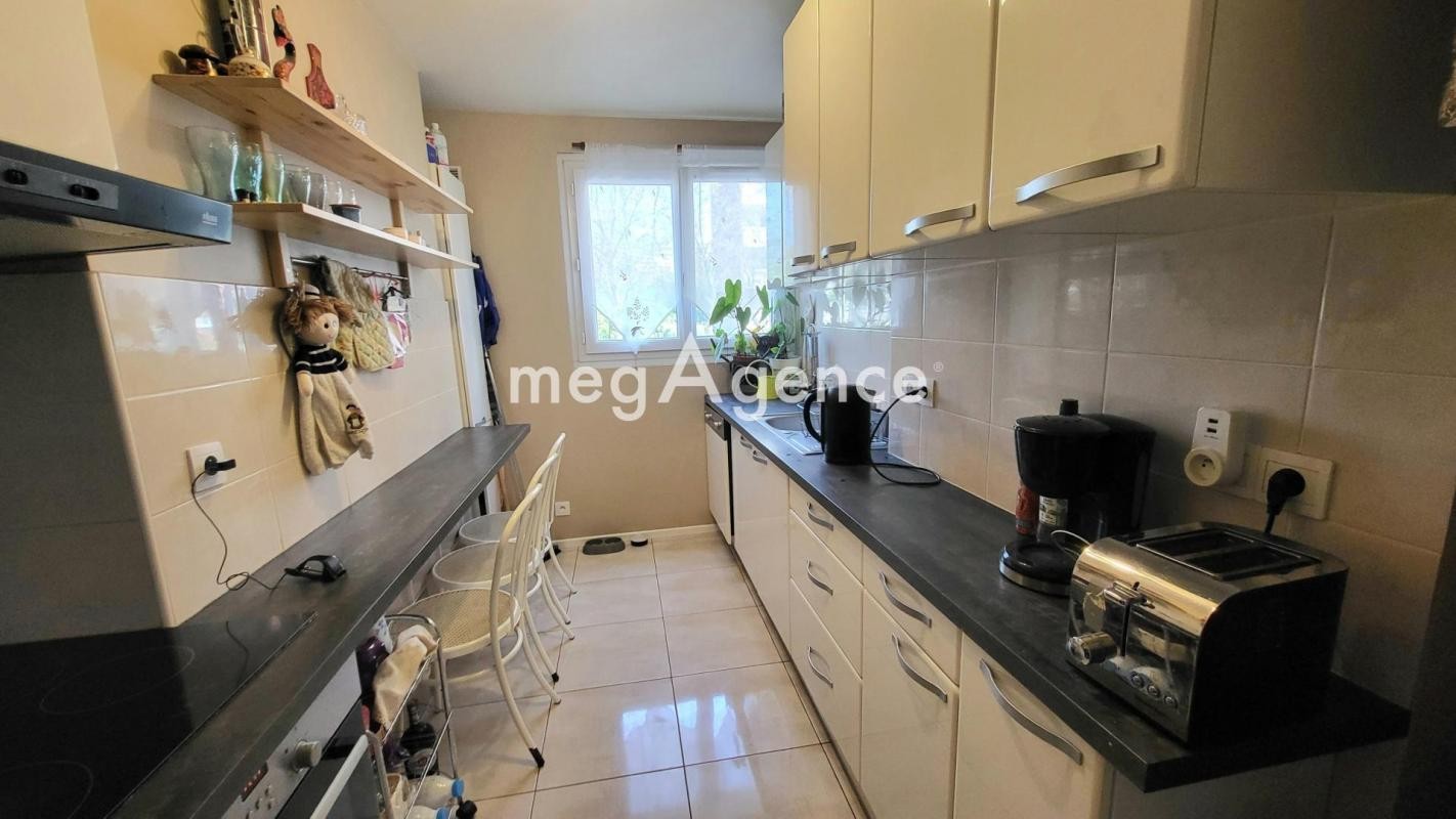 Vente Appartement à Paris Buttes-Chaumont 19e arrondissement 3 pièces