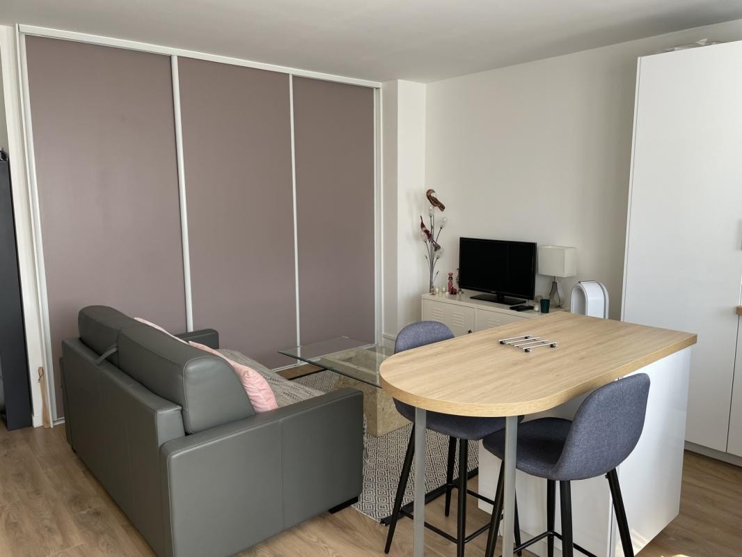 Location Appartement à Paris Buttes-Chaumont 19e arrondissement 1 pièce