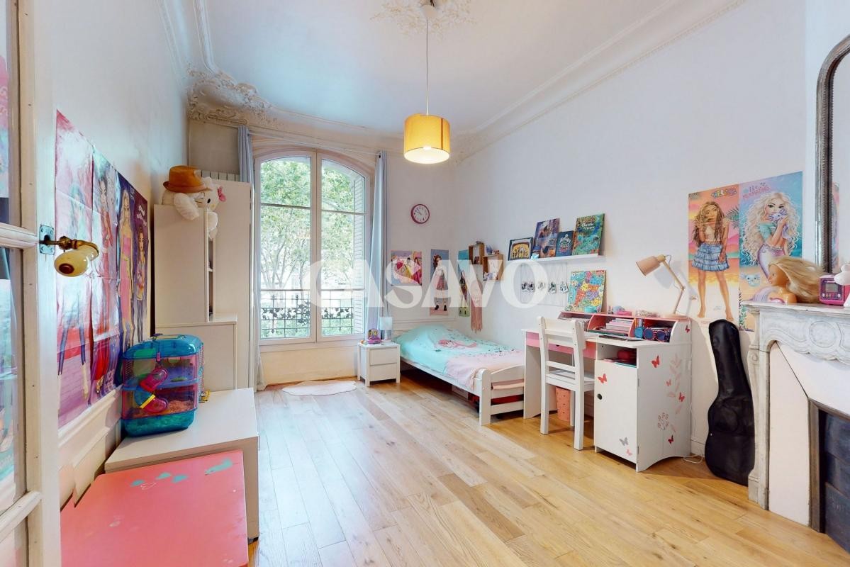 Vente Appartement à Paris Buttes-Chaumont 19e arrondissement 5 pièces