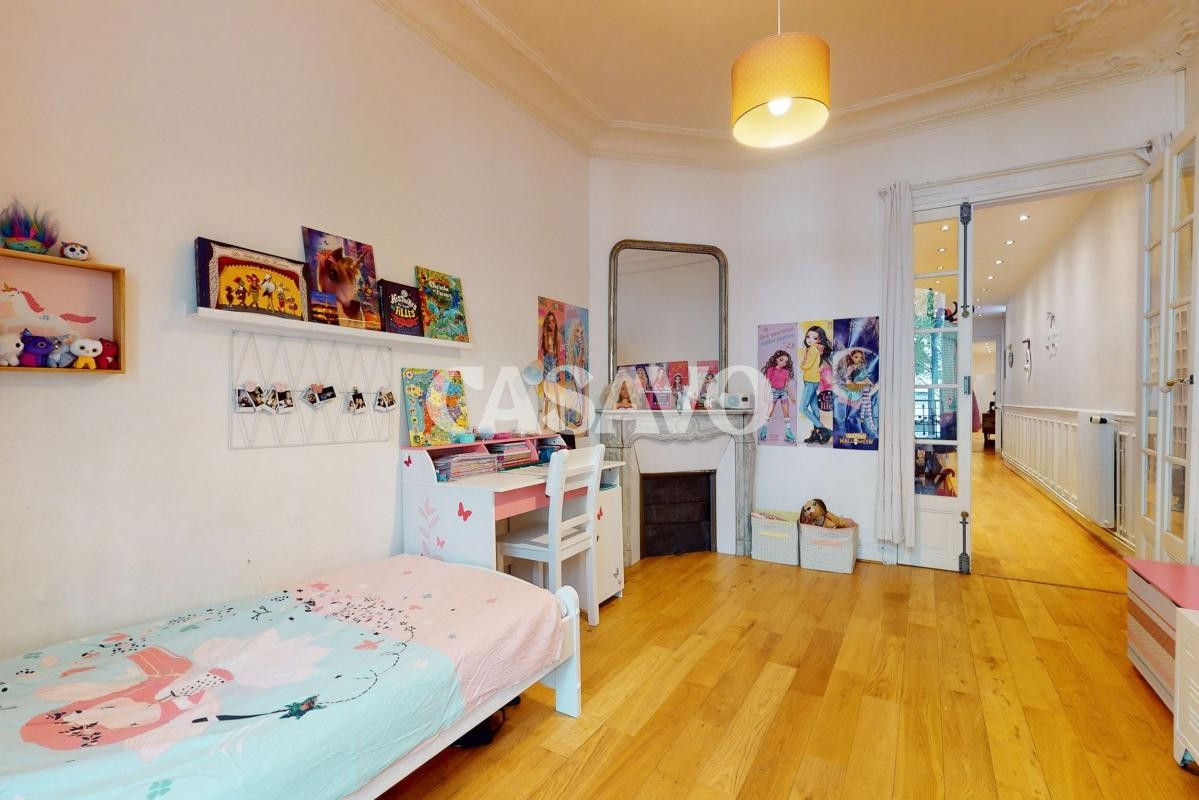 Vente Appartement à Paris Buttes-Chaumont 19e arrondissement 5 pièces