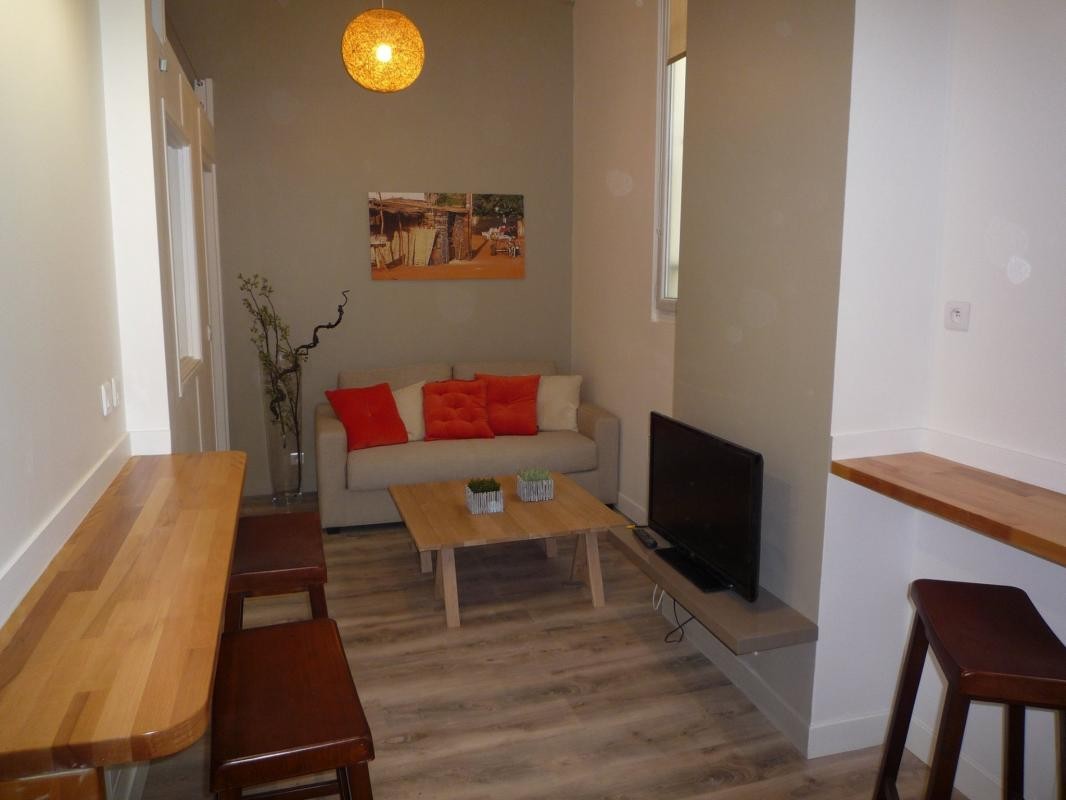 Location Appartement à Paris Buttes-Chaumont 19e arrondissement 2 pièces