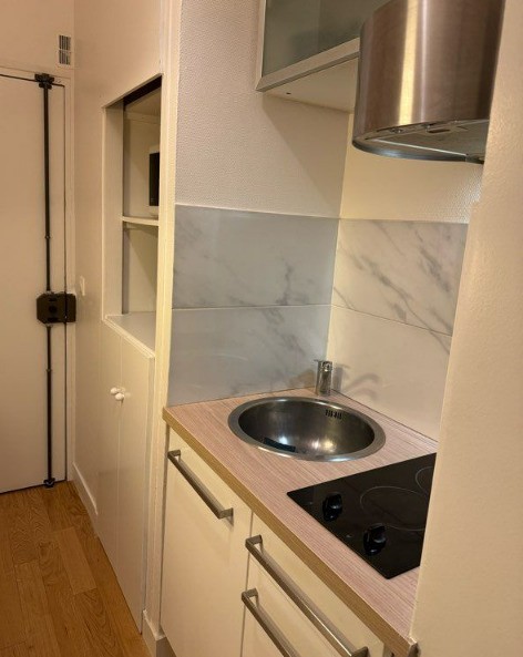 Location Appartement à Paris Buttes-Chaumont 19e arrondissement 2 pièces