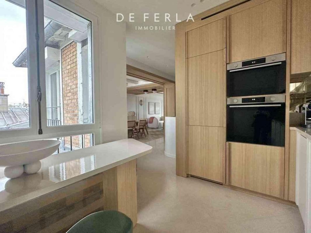 Location Appartement à Paris Élysée  8e arrondissement 4 pièces