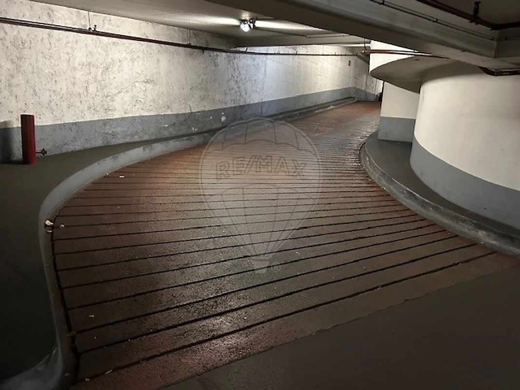 Location Garage / Parking à Paris Passy 16e arrondissement 0 pièce