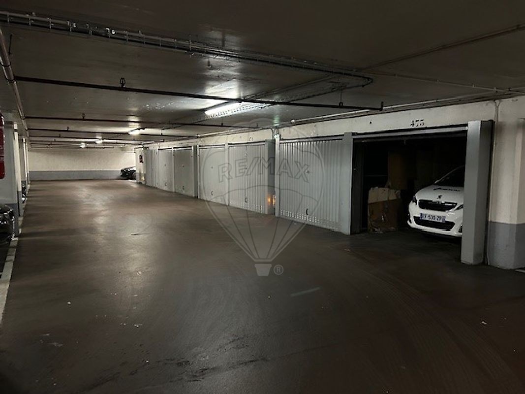 Location Garage / Parking à Paris Passy 16e arrondissement 0 pièce