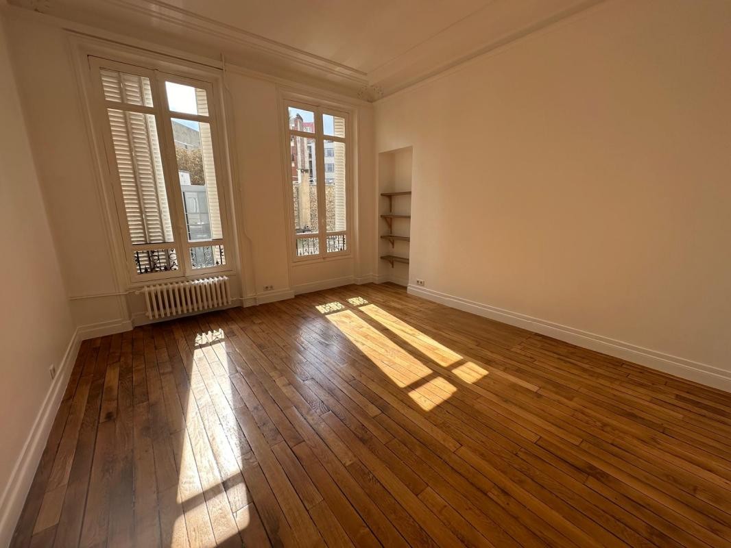 Location Appartement à Paris Batignolles-Monceaux 17e arrondissement 7 pièces