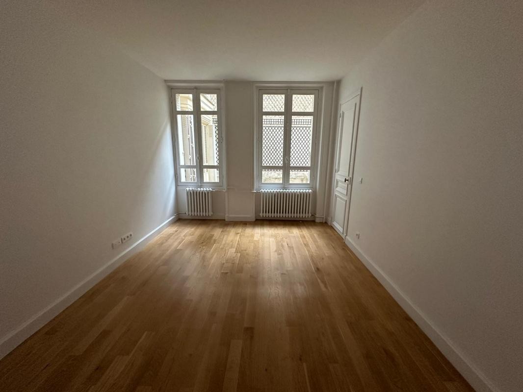 Location Appartement à Paris Batignolles-Monceaux 17e arrondissement 4 pièces