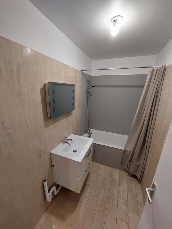 Location Appartement à Paris Ménilmontant 20e arrondissement 2 pièces