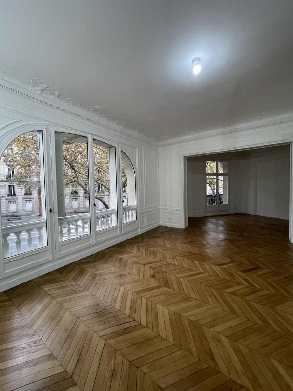 Location Appartement à Paris Élysée  8e arrondissement 5 pièces