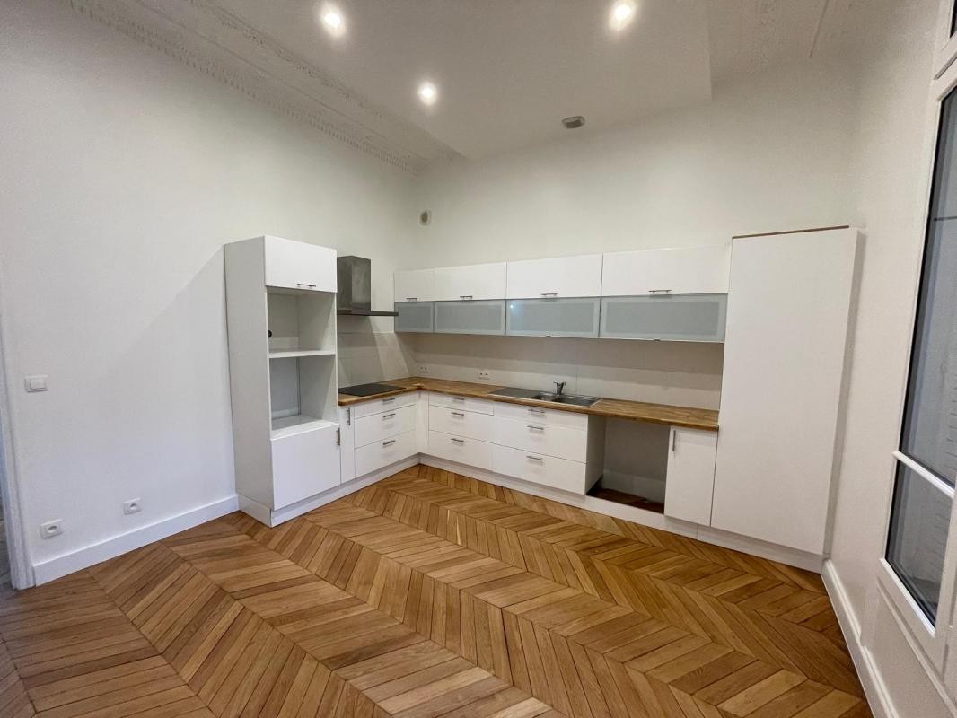 Location Appartement à Paris Élysée  8e arrondissement 5 pièces