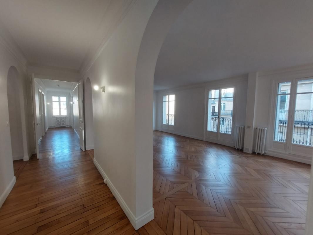 Location Appartement à Paris Batignolles-Monceaux 17e arrondissement 5 pièces