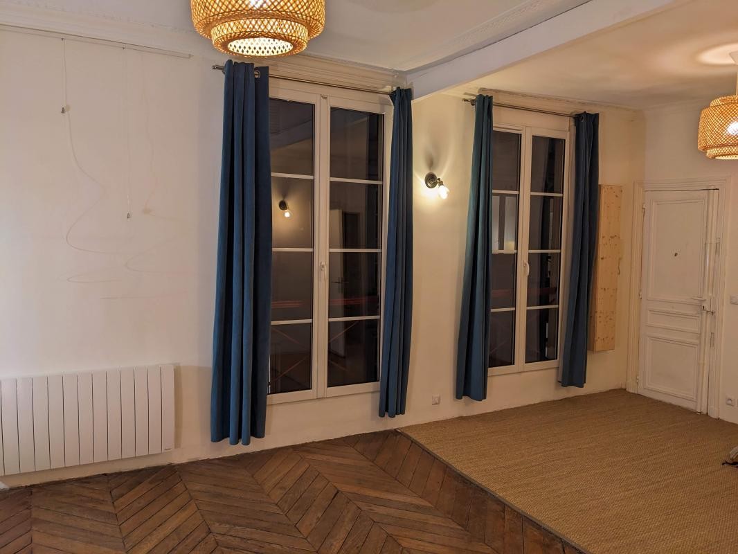 Location Appartement à Paris Entrepôt 10e arrondissement 2 pièces