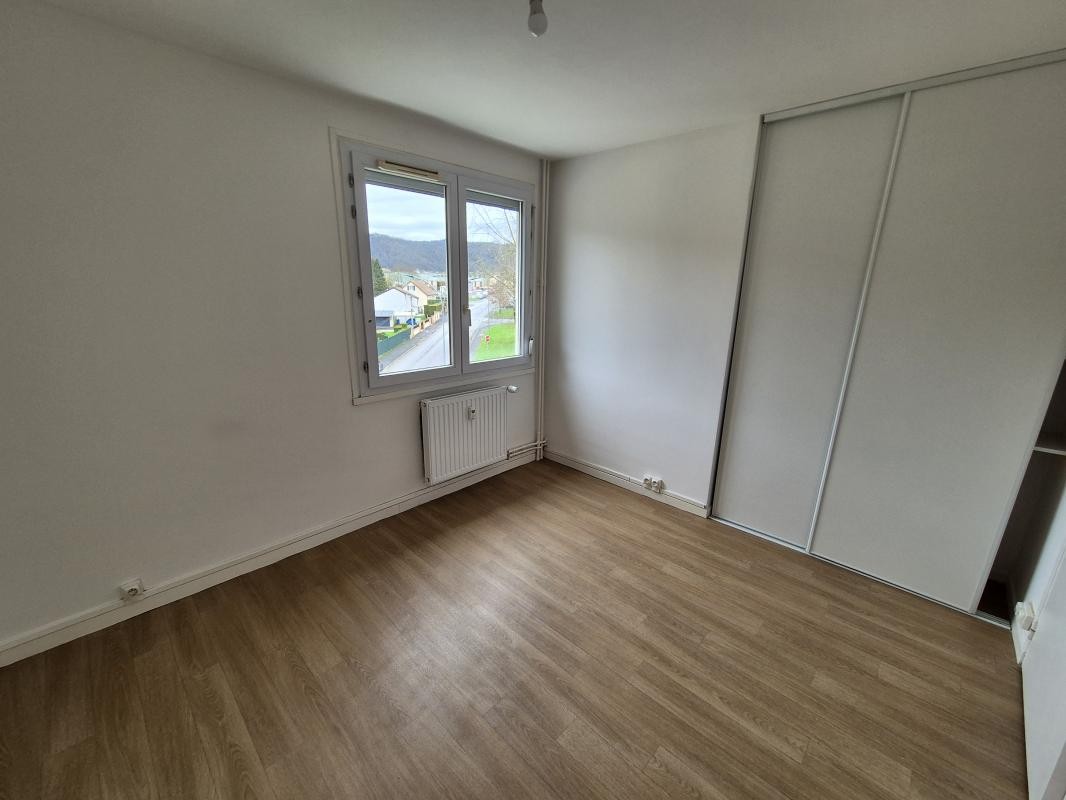 Location Appartement à Bogny-sur-Meuse 4 pièces