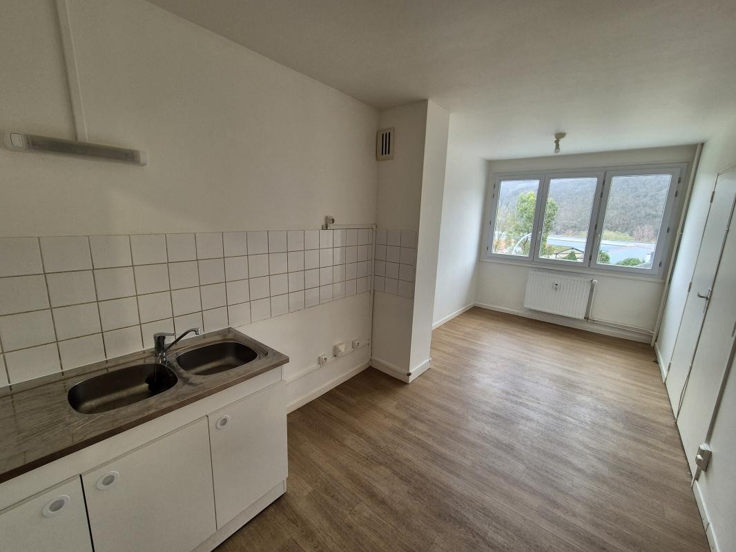 Location Appartement à Bogny-sur-Meuse 4 pièces