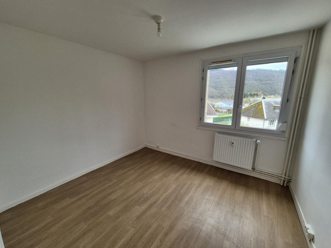 Location Appartement à Bogny-sur-Meuse 4 pièces