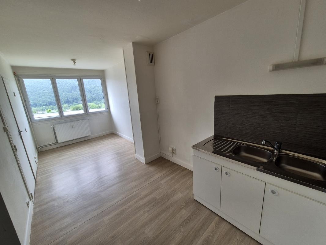 Location Appartement à Bogny-sur-Meuse 4 pièces