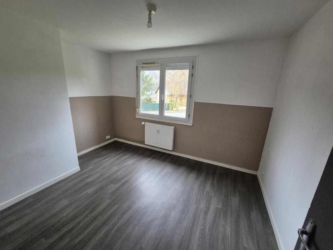 Location Appartement à Bogny-sur-Meuse 5 pièces