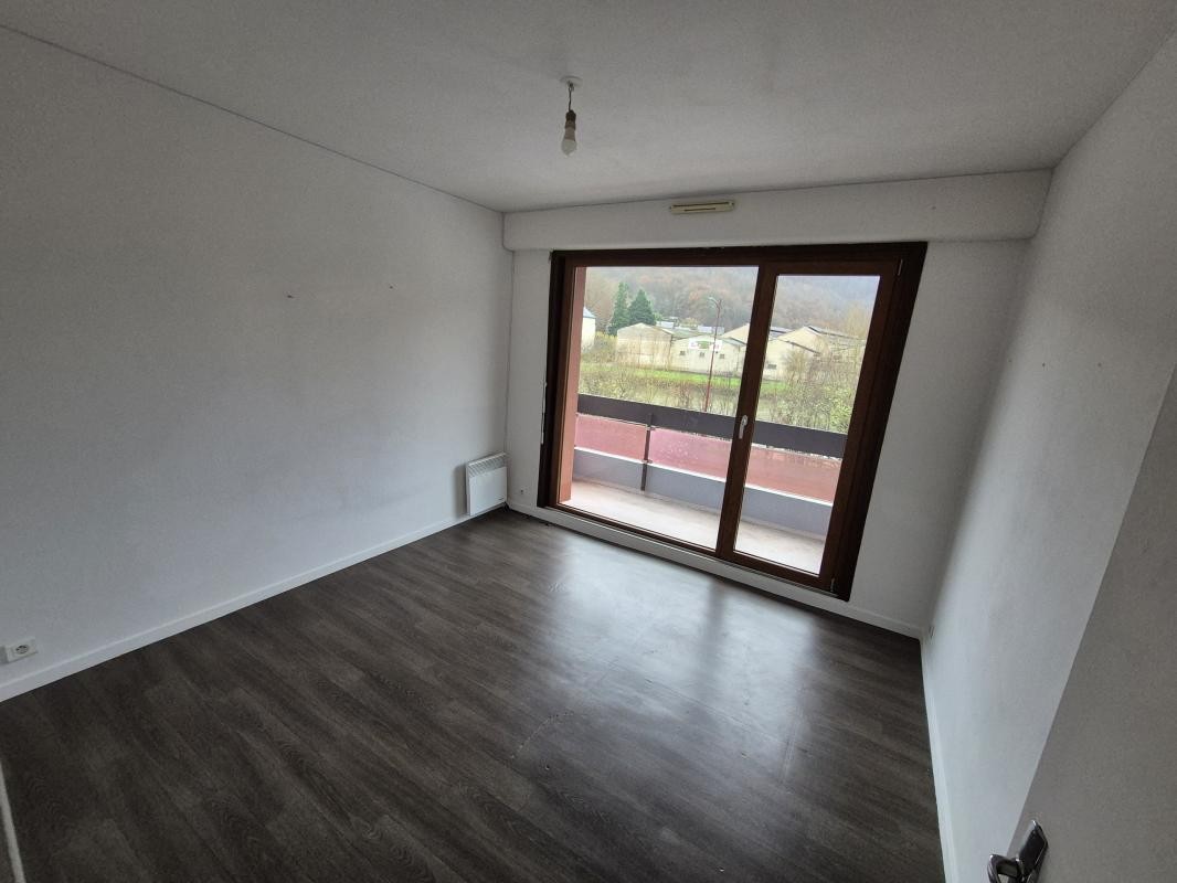 Location Appartement à Bogny-sur-Meuse 5 pièces