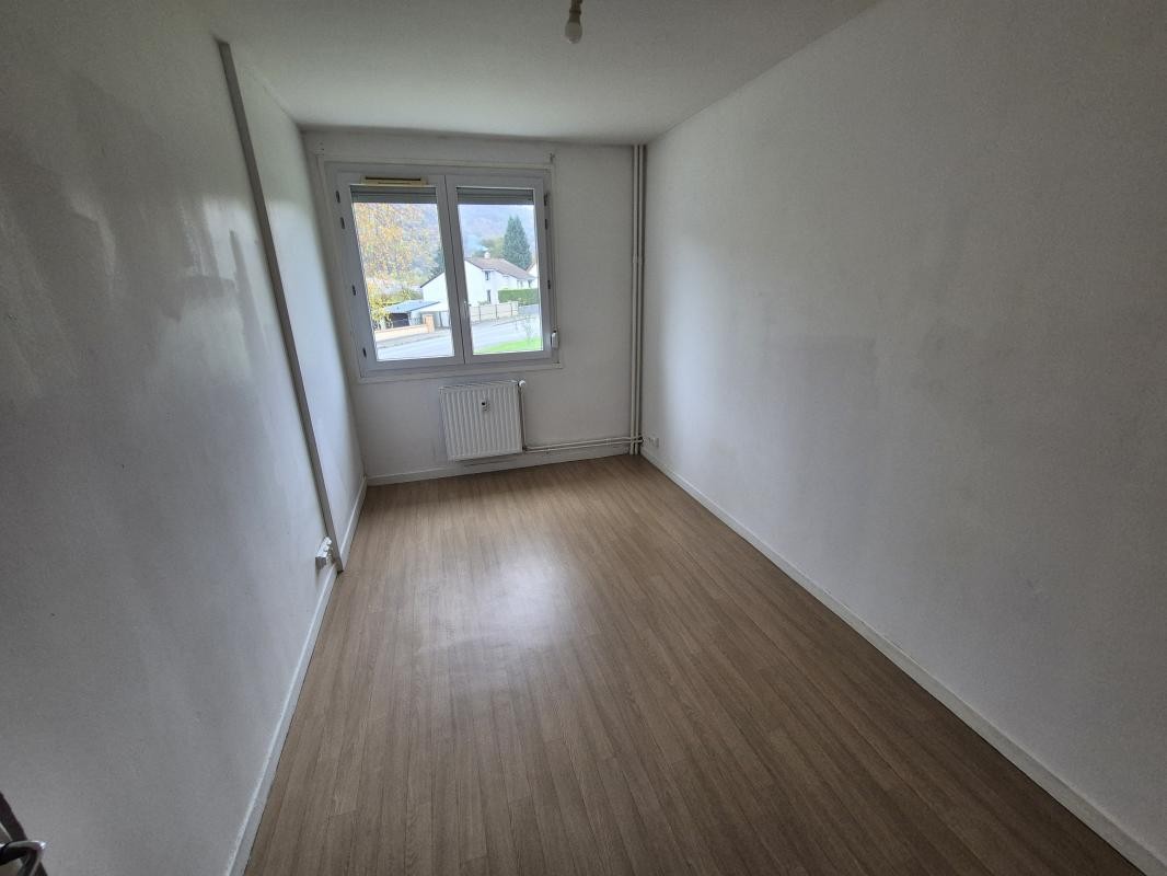 Location Appartement à Bogny-sur-Meuse 5 pièces