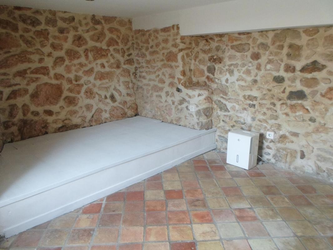 Location Appartement à Rougiers 2 pièces