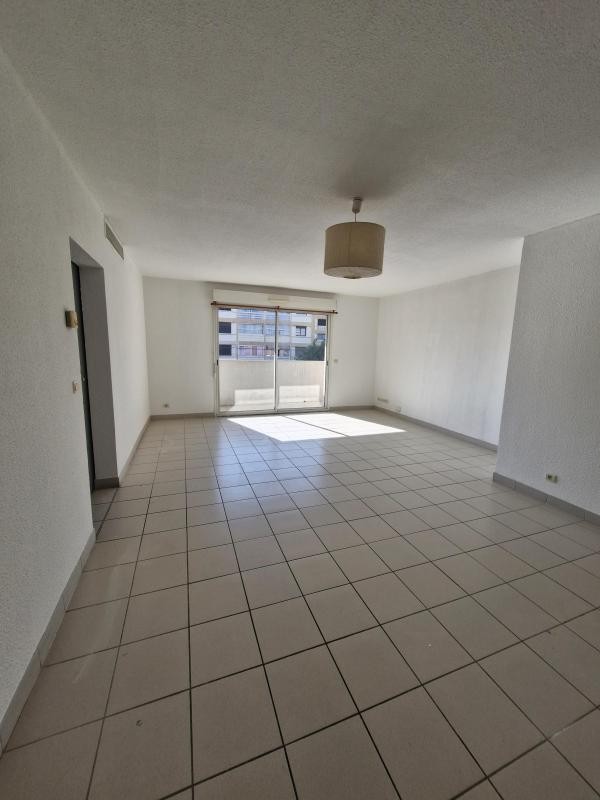 Location Appartement à Marseille 8e arrondissement 3 pièces