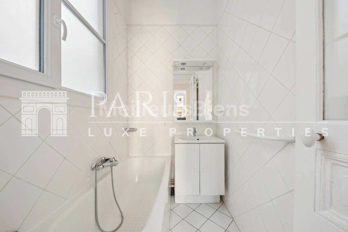 Vente Appartement à Paris Batignolles-Monceaux 17e arrondissement 3 pièces