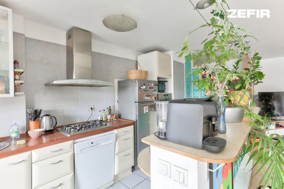 Vente Appartement à Paris Buttes-Chaumont 19e arrondissement 4 pièces