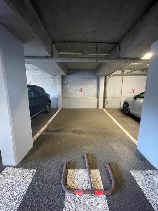 Location Garage / Parking à Saint-Denis 1 pièce