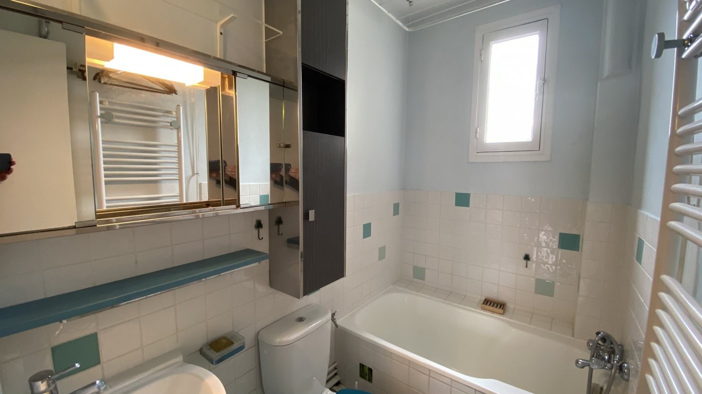 Location Appartement à Paris Buttes-Chaumont 19e arrondissement 3 pièces