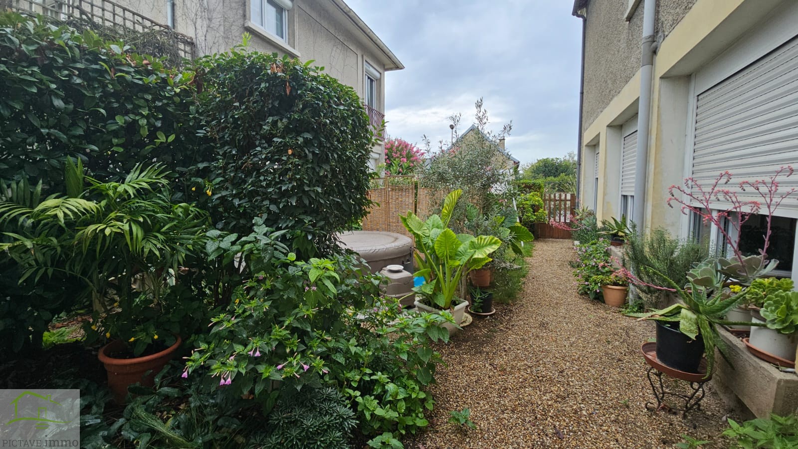 Vente Bureau / Commerce à Lencloître 0 pièce