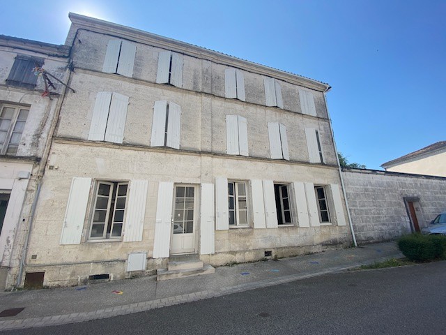 Vente Maison à Rouillac 9 pièces