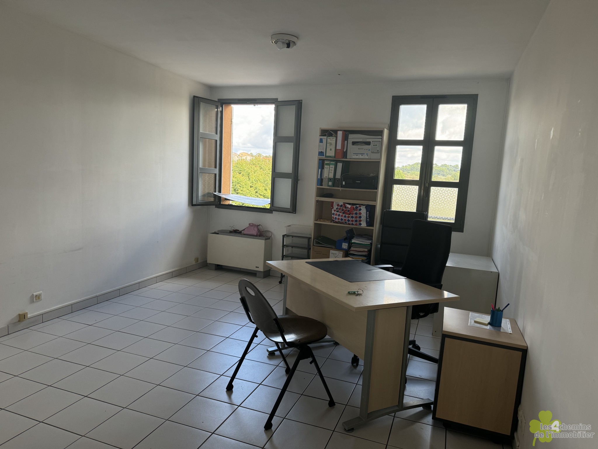 Location Bureau / Commerce à Rousset 4 pièces