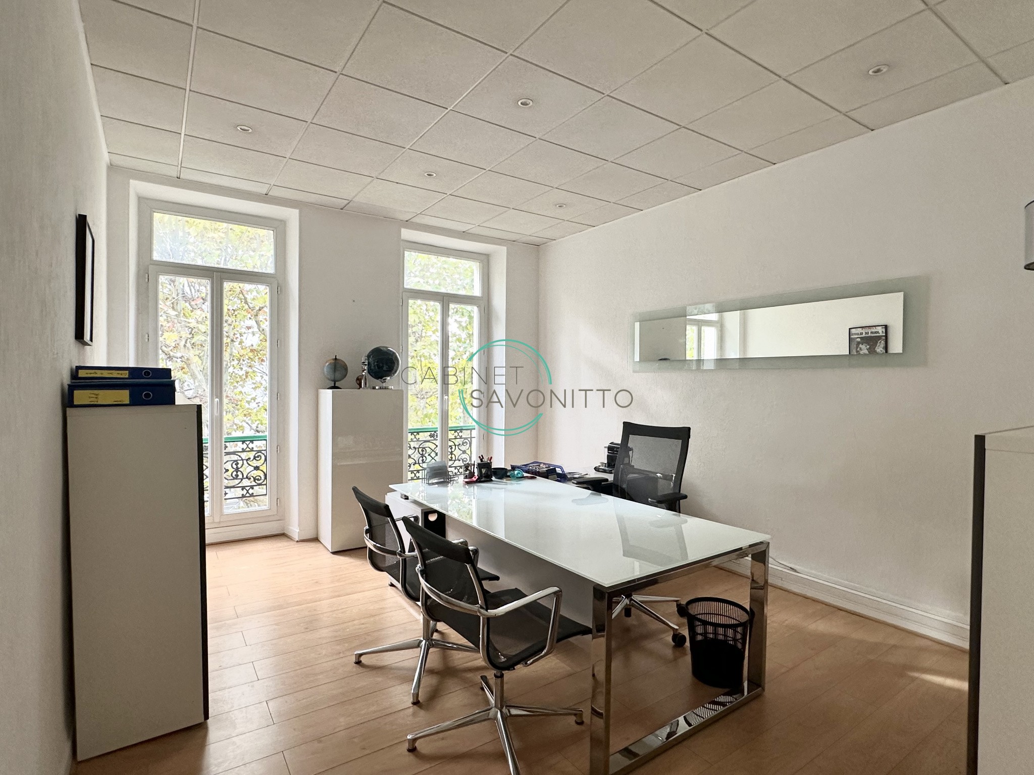 Location Bureau / Commerce à Marseille 12e arrondissement 6 pièces